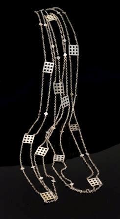 Kolo Moser (1868 Wien 1918) Muffkette, Geschenk von Gustav Klimt an Emilie Flöge, Entwurf 1906, Ausführung Wiener Werkstätte, Silber erzielter Preis € 198.200
