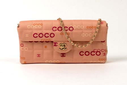 Chanel Chocolate Bar Shoulder Bag, um 2000/2002, Rufpreis € 600 160614ChanelChocolateBarShoulderBag2000-2002