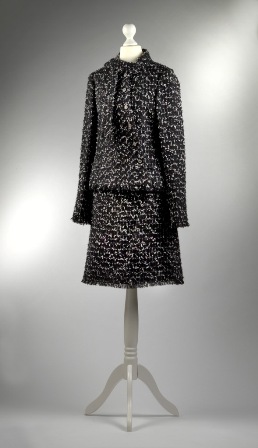 Chanel, Kostüm aus der Autumn Collection 2006, Rufpreis € 500 ChanelKostuemAutumn2006